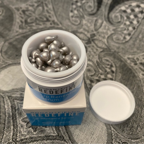 Rodan + Fields REDEFINE Lip Renewing Serum 59 Capsules Sealed Anti-Aging New - Picture 2 of 2